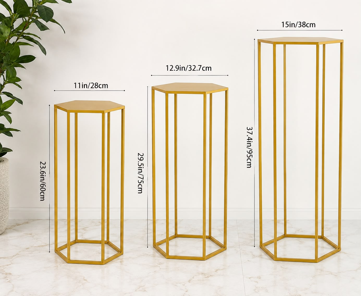 Pedestales dorados hexagonales con sus medidas: 60 cm, 75 cm y 95 cm de altura